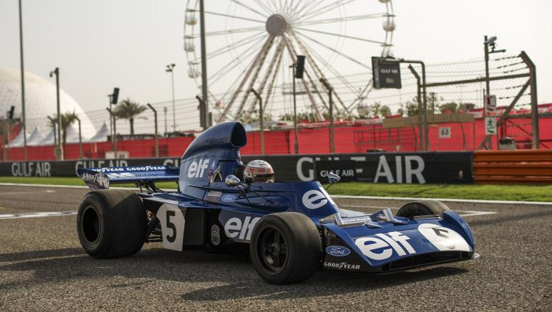 Michael Schumacher a semnat alături de ceilalți campioni mondiali casca purtată de Jackie Stewart duminică la Bahrain