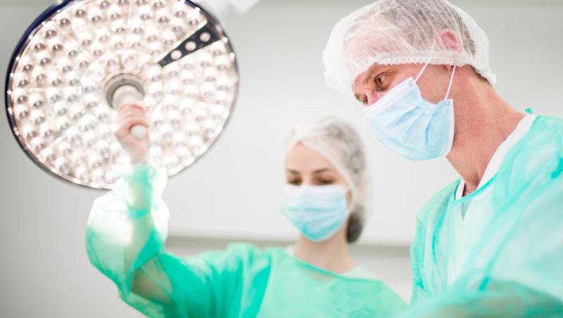 Medicii și asistentele din România pot primi până la 5.000 € în plus anual. Ce condiții trebuie să îndeplinească