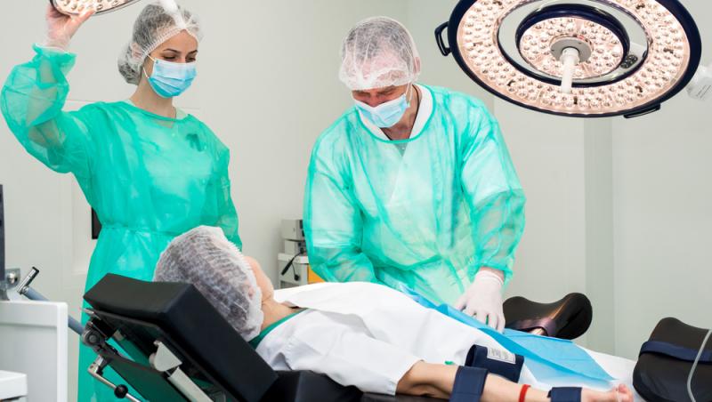 Medicii și asistentele din România pot primi până la 5.000 € în plus anual. Ce condiții trebuie să îndeplinească