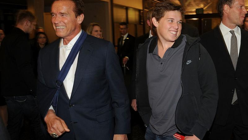Arnold Schwarzenegger alături de fiul său, Christopher Schwarzenegger, îmbrăcați elegant