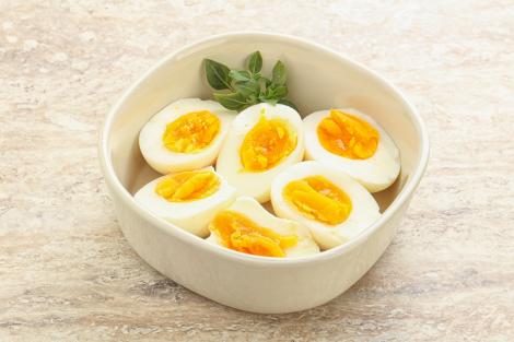 Câte calorii are un ou fiert versus un ou prăjit? Metoda de gătire a ouălor cu cele mai puține calorii