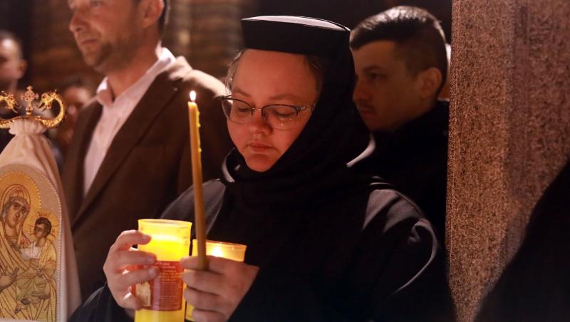 Când ajunge Lumina Sfântă de la Ierusalim. Va fi oferită tuturor delegațiilor eparhiilor Patriarhiei Române