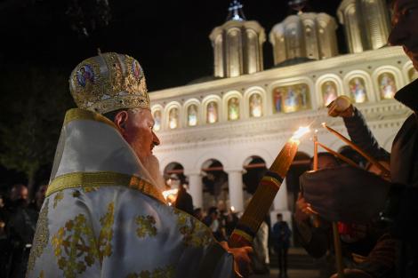 Când ajunge Lumina Sfântă de la Ierusalim. Va fi oferită tuturor delegațiilor eparhiilor Patriarhiei Române