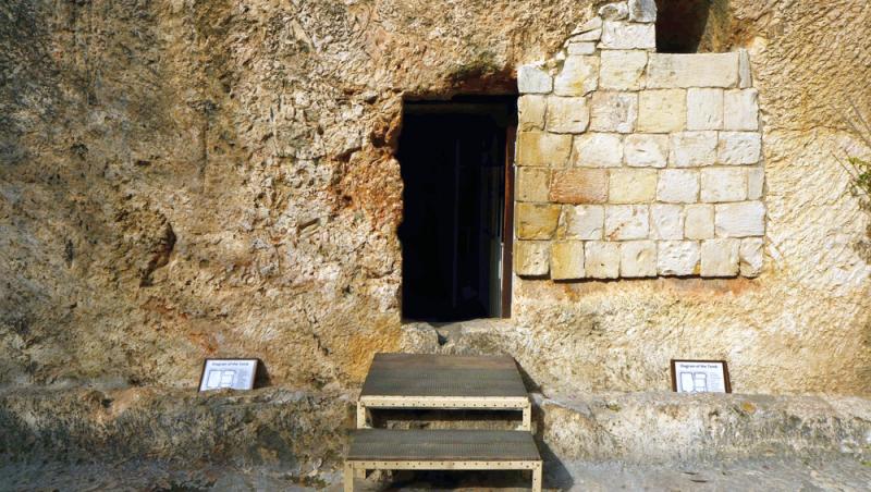 Când ajunge Lumina Sfântă de la Ierusalim. Va fi oferită tuturor delegațiilor eparhiilor Patriarhiei Române