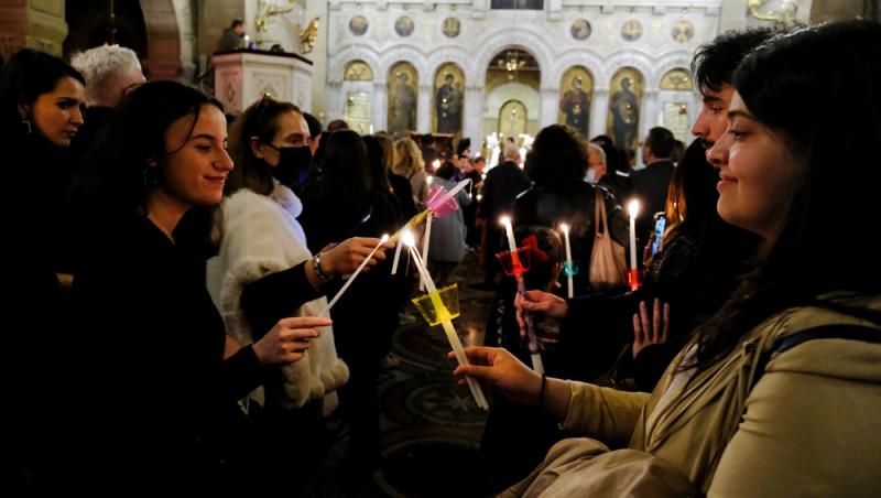 Când ajunge Lumina Sfântă de la Ierusalim. Va fi oferită tuturor delegațiilor eparhiilor Patriarhiei Române