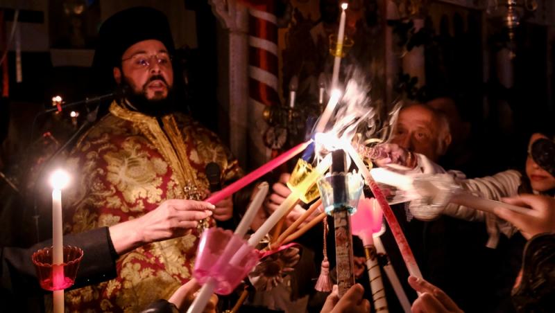 Când ajunge Lumina Sfântă de la Ierusalim. Va fi oferită tuturor delegațiilor eparhiilor Patriarhiei Române
