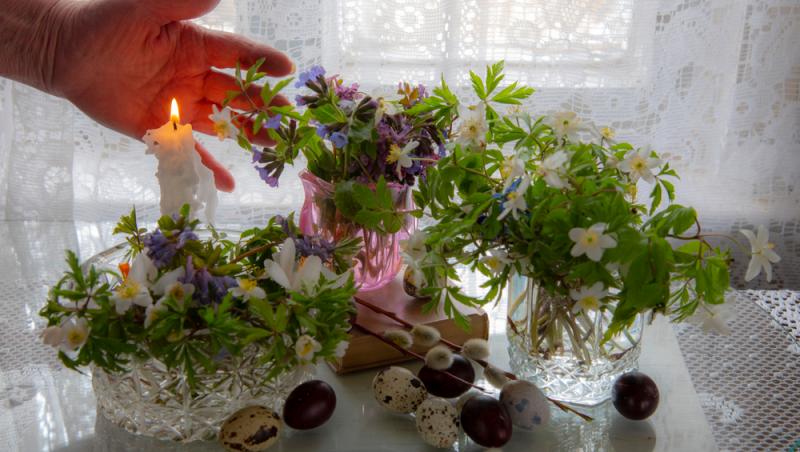 Ce semnificație are un ritual pe care credincioșii îl respectă în Vinerea Mare. Cum se face corect trecerea pe sub masă