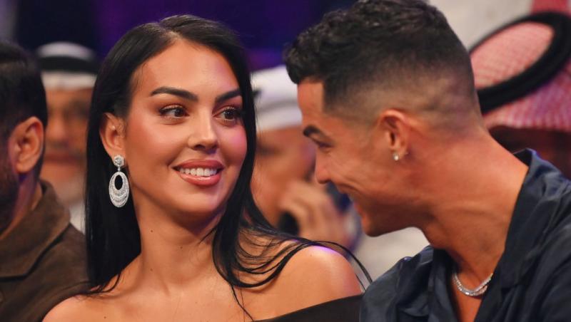 Georgina Rodriguez și Cristiano Ronaldo îmbrăcați elegant, zâmbind fericiți