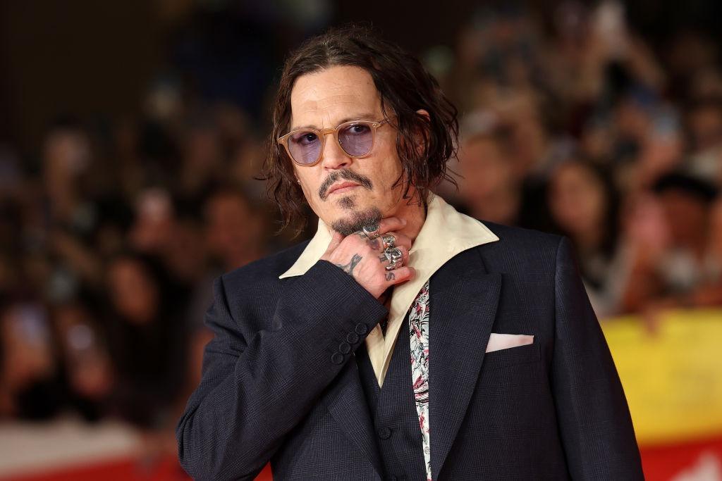 Transformarea spectaculoasă a lui Johnny Depp pentru cel mai recent rol. Cum arată cu părul cărunt