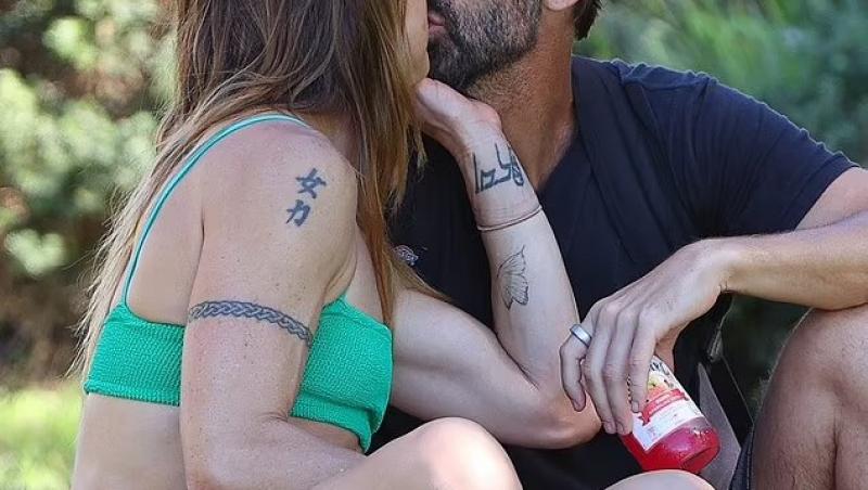 Mel C îmbrăcată casual sărutându-și soțul în timpul unei plimbări