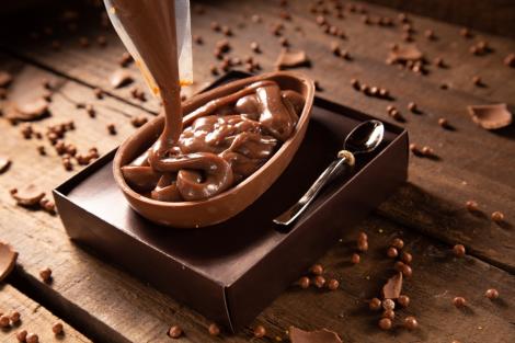 Cum poți face acasă ouă de ciocolată. Rețeta delicioasă care îți asigură distracția în familie