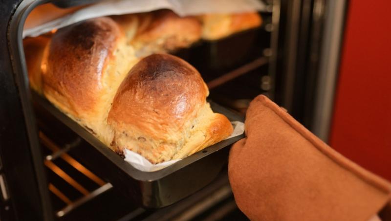 Cum coci corect cozonacii în cuptorul electric. Funcția pe care trebuie să o setezi pentru a se rumeni uniform