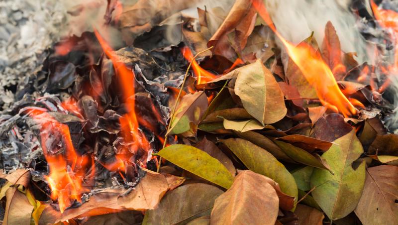 Ce este „Focul morților” din Săptămâna Mare. Obiceiul este unul foarte vechi