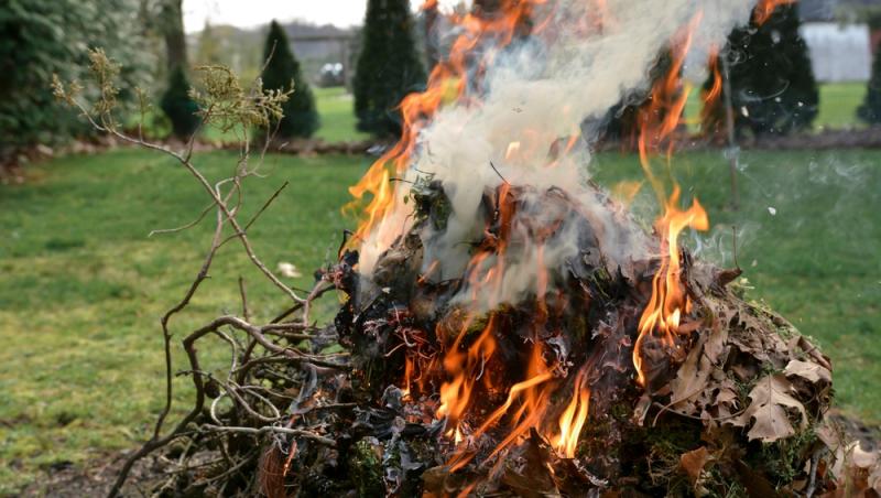 Ce este „Focul morților” din Săptămâna Mare. Obiceiul este unul foarte vechi