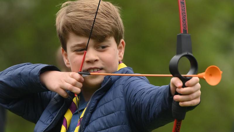 Prințul George, apariție rară în public alături de nașul lui de botez, Ducele de Westminster. Unde au fost surprinși