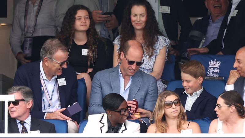 Prințul George, apariție rară în public alături de nașul lui de botez, Ducele de Westminster. Unde au fost surprinși