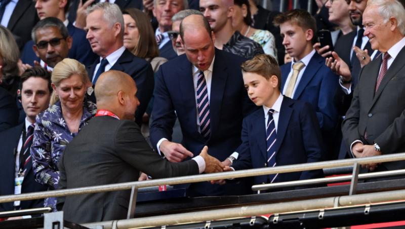 Prințul George, apariție rară în public alături de nașul lui de botez, Ducele de Westminster. Unde au fost surprinși