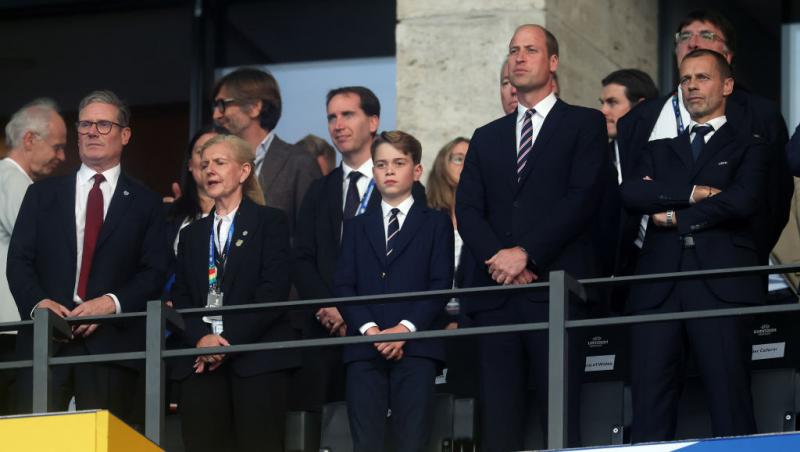 Prințul George, apariție rară în public alături de nașul lui de botez, Ducele de Westminster. Unde au fost surprinși