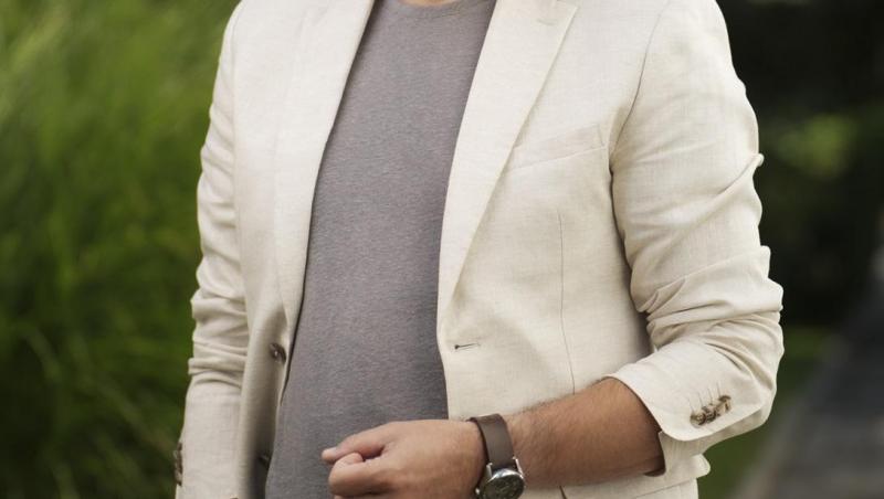 Andrei Aradits privește viața și implicit actoria cu mult umor. După ce vorbă înțeleaptă se ghidează pe scenă | Exclusiv