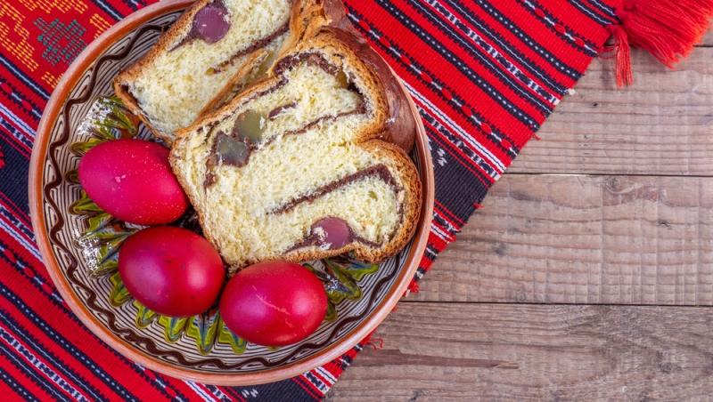 Care sunt semnele care arată că un cozonac a expirat. Când nu mai este bine să-l consumi