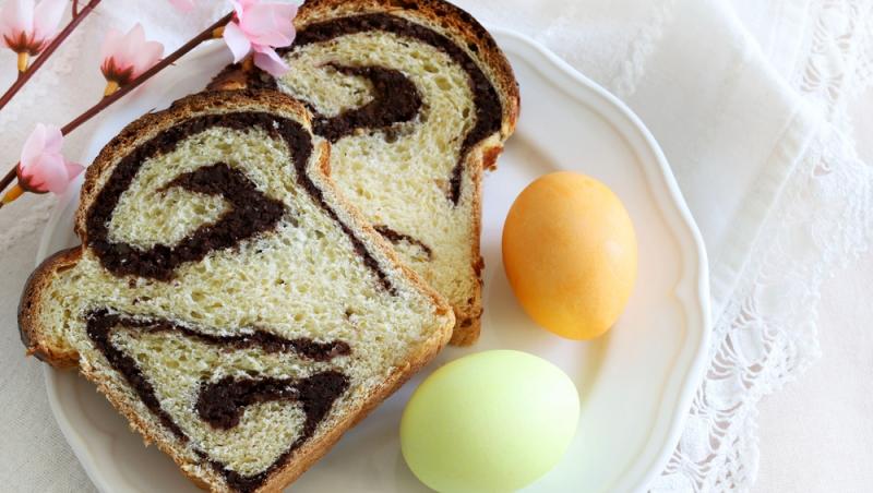 Care sunt semnele care arată că un cozonac a expirat. Când nu mai este bine să-l consumi