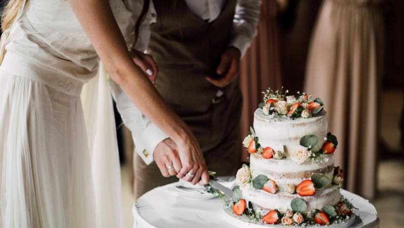 Farsa din ziua nunții i-a adus reproșuri în online. Ce a putut să-i facă un mire miresei lui | Video