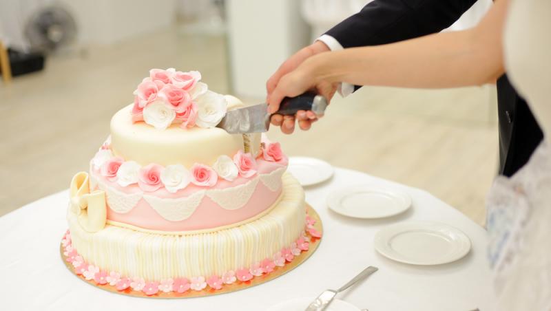 Farsa din ziua nunții i-a adus reproșuri în online. Ce a putut să-i facă un mire miresei lui | Video