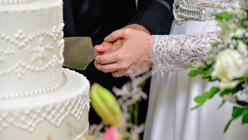 Farsa din ziua nunții i-a adus reproșuri în online. Ce a putut să-i facă un mire miresei lui | Video