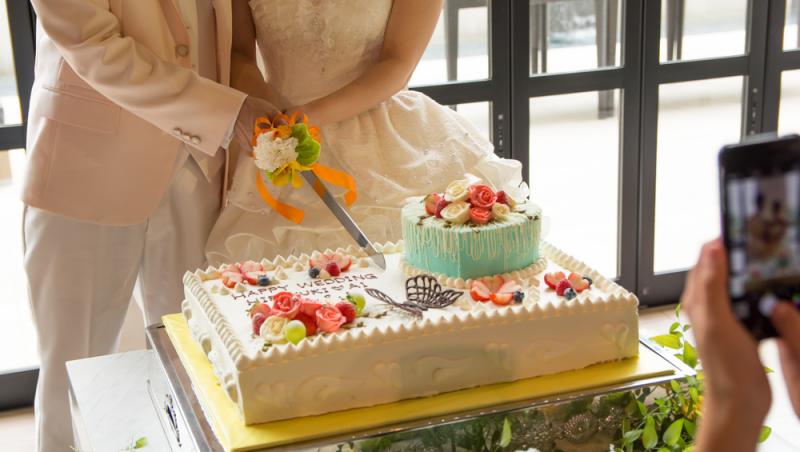 Farsa din ziua nunții i-a adus reproșuri în online. Ce a putut să-i facă un mire miresei lui | Video