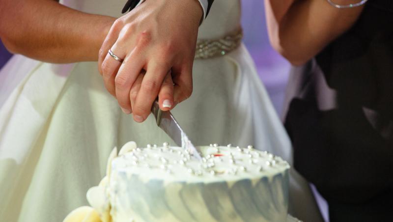 Farsa din ziua nunții i-a adus reproșuri în online. Ce a putut să-i facă un mire miresei lui | Video