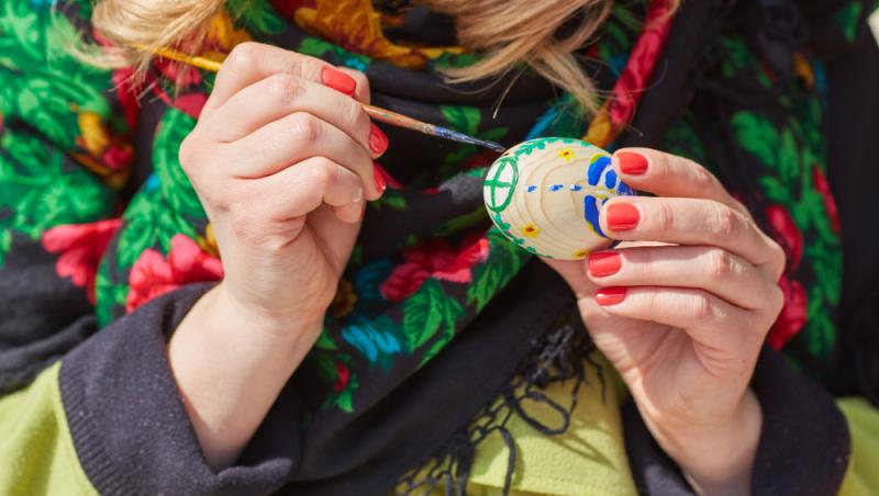 Floarea Paștelui, unul dintre cele mai populare motive pentru încondeierea ouălor. Ce semnificație are