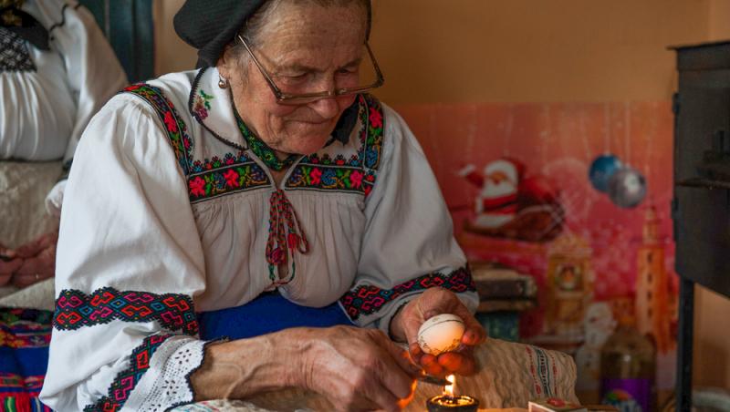 Floarea Paștelui, unul dintre cele mai populare motive pentru încondeierea ouălor. Ce semnificație are