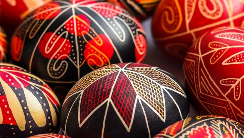 Floarea Paștelui, unul dintre cele mai populare motive pentru încondeierea ouălor. Ce semnificație are