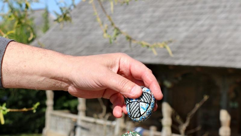 Floarea Paștelui, unul dintre cele mai populare motive pentru încondeierea ouălor. Ce semnificație are