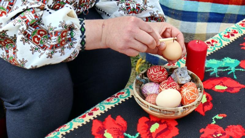 Floarea Paștelui, unul dintre cele mai populare motive pentru încondeierea ouălor. Ce semnificație are