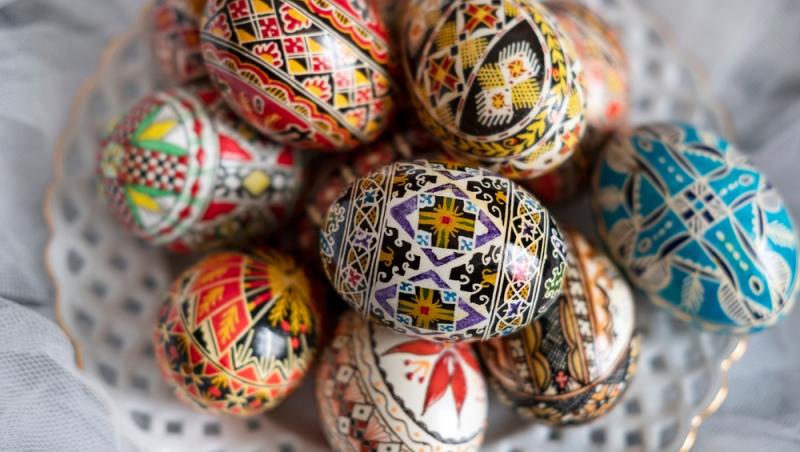 Floarea Paștelui, unul dintre cele mai populare motive pentru încondeierea ouălor. Ce semnificație are