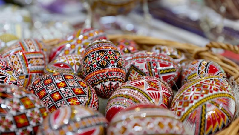 Floarea Paștelui, unul dintre cele mai populare motive pentru încondeierea ouălor. Ce semnificație are