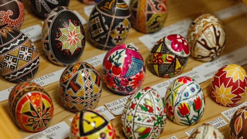 Floarea Paștelui, unul dintre cele mai populare motive pentru încondeierea ouălor. Ce semnificație are