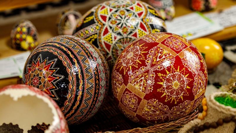 Floarea Paștelui, unul dintre cele mai populare motive pentru încondeierea ouălor. Ce semnificație are