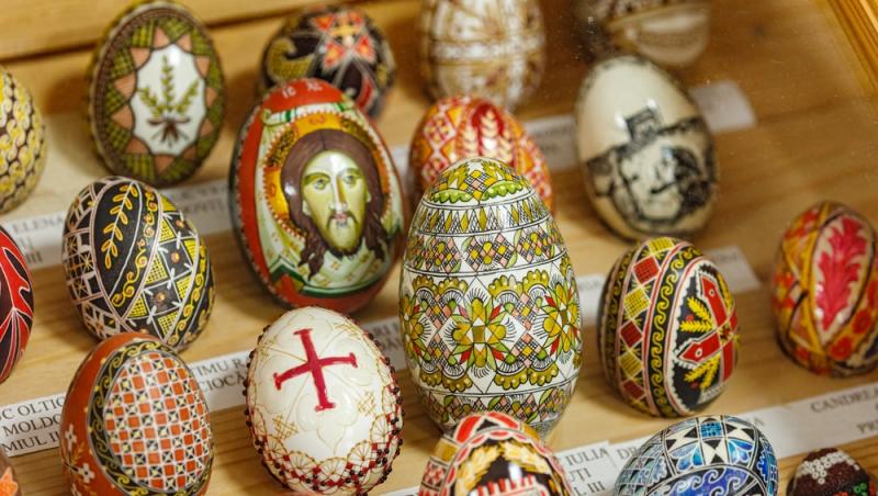 Floarea Paștelui, unul dintre cele mai populare motive pentru încondeierea ouălor. Ce semnificație are