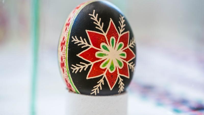 Floarea Paștelui, unul dintre cele mai populare motive pentru încondeierea ouălor. Ce semnificație are