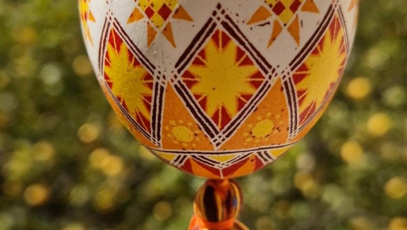 Floarea Paștelui, unul dintre cele mai populare motive pentru încondeierea ouălor. Ce semnificație are