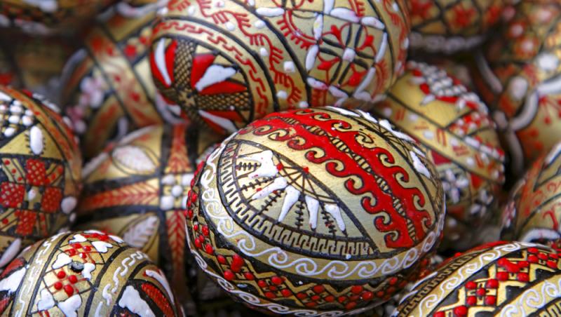 Floarea Paștelui, unul dintre cele mai populare motive pentru încondeierea ouălor. Ce semnificație are