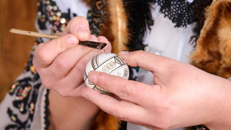 Floarea Paștelui, unul dintre cele mai populare motive pentru încondeierea ouălor. Ce semnificație are