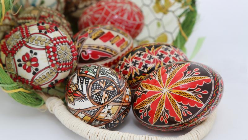 Floarea Paștelui, unul dintre cele mai populare motive pentru încondeierea ouălor. Ce semnificație are