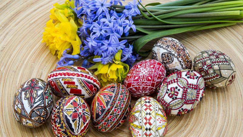 Floarea Paștelui, unul dintre cele mai populare motive pentru încondeierea ouălor. Ce semnificație are