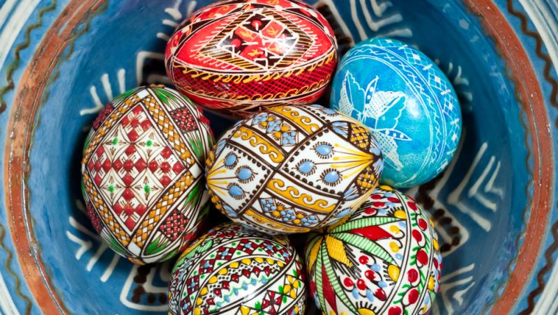 Floarea Paștelui, unul dintre cele mai populare motive pentru încondeierea ouălor. Ce semnificație are