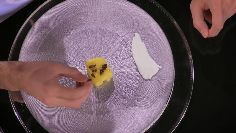 Jurații au fost uimiți când au văzut ce a putut să le pună în farfurie concurentul Radu Andronache, la Chefi la cuțite. Ce au zis