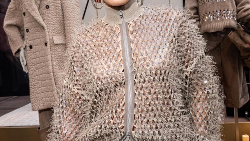 Alexia Eram își donează hainele. Unde ajung obiectele vestimentare de care nu mai are nevoie: „O mașină întreagă de cutii”