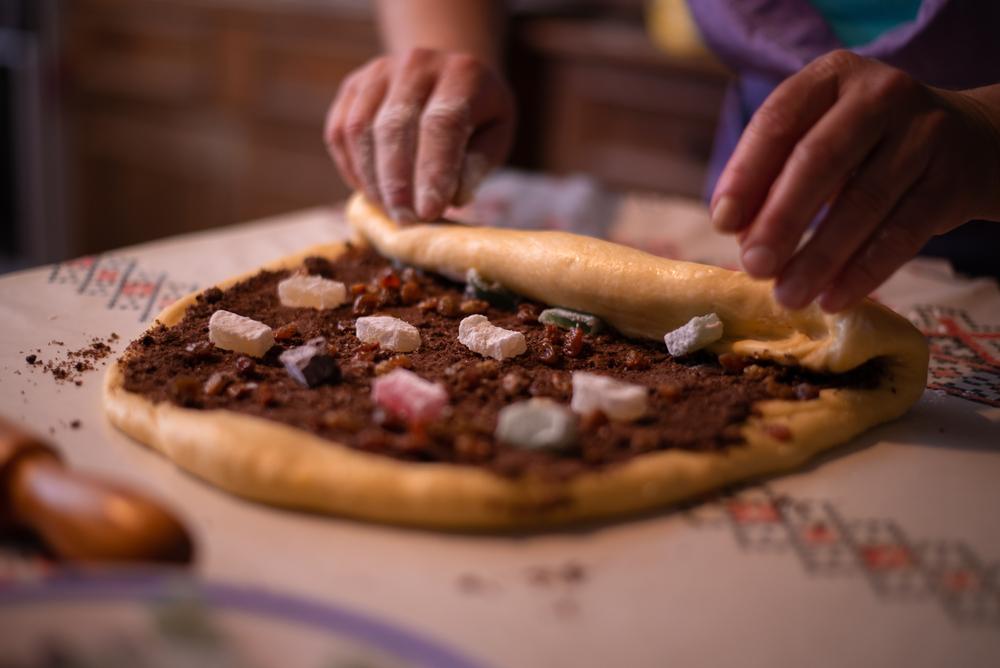 Rețeta simplă de budincă din cozonac cu bezea. Ce rețetă trebuie să încerci cu resturile de cozonac rămase după Paște